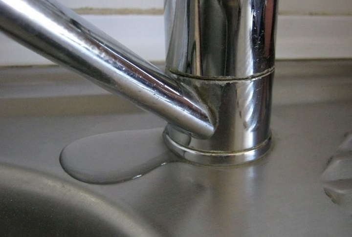 Vị trí xuất hiện rò rỉ nước thường gặp ở vòi nước rửa bát