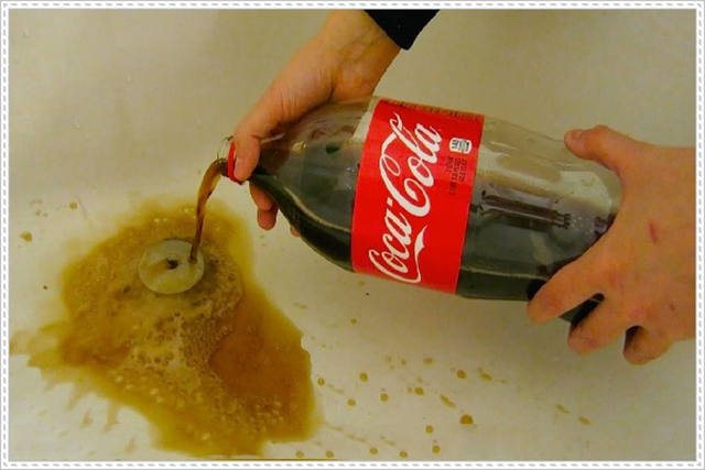 thông cống nhà tắm bằng Coca